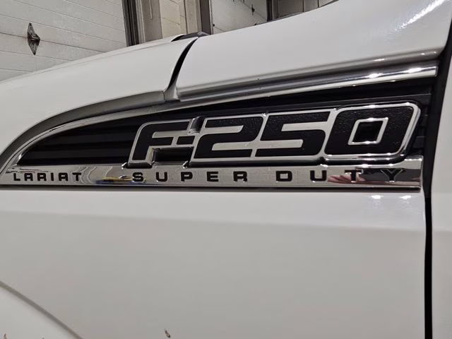 2011 Oxford White Ford Super Duty F-250 SRW Lariat 4X4 Truck