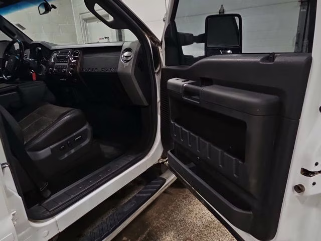 2011 Oxford White Ford Super Duty F-250 SRW Lariat 4X4 Truck