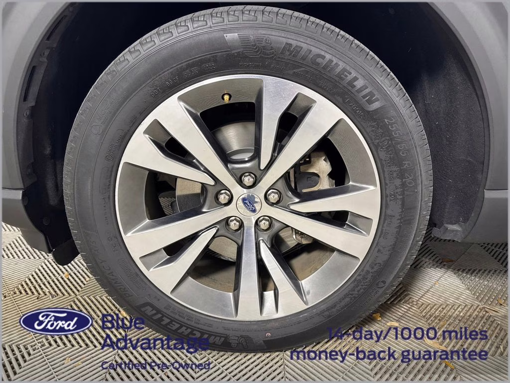 2020 Star White Metallic Tri-Coat Ford Explorer Platinum 4X4 SUV