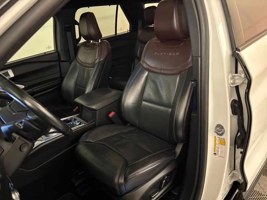 2020 Star White Metallic Tri-Coat Ford Explorer Platinum 4X4 SUV