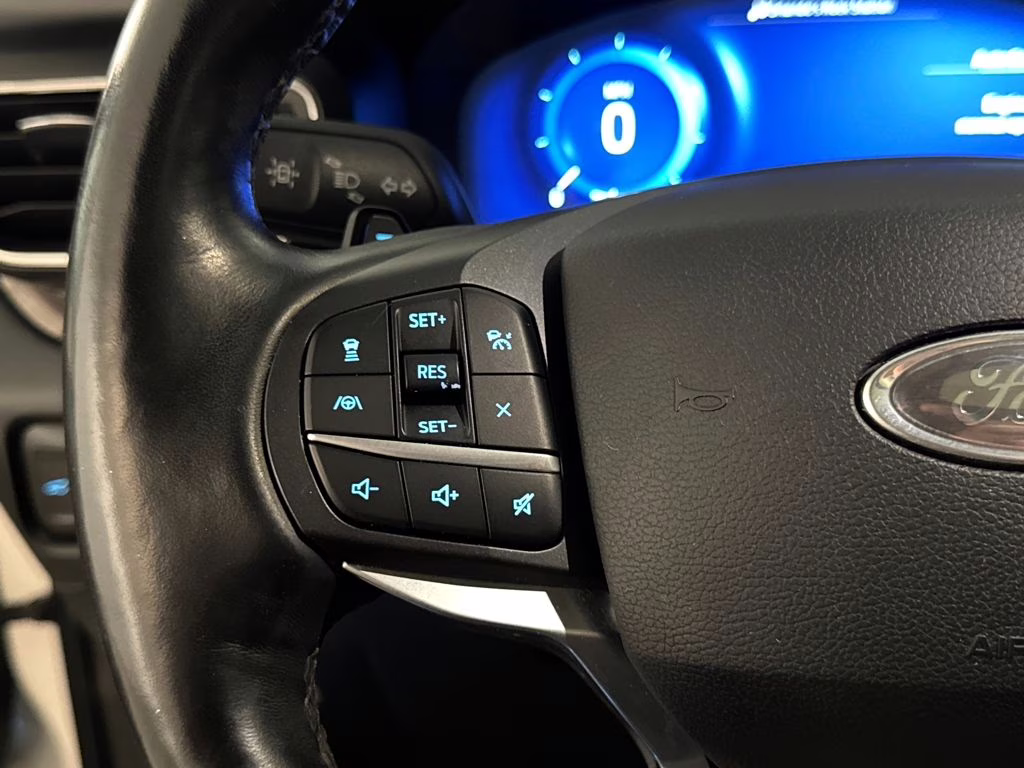 2020 Star White Metallic Tri-Coat Ford Explorer Platinum 4X4 SUV