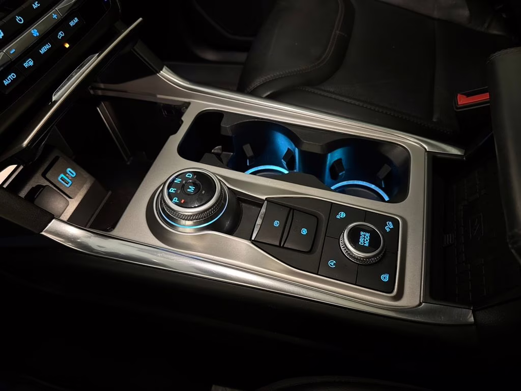 2020 Star White Metallic Tri-Coat Ford Explorer Platinum 4X4 SUV