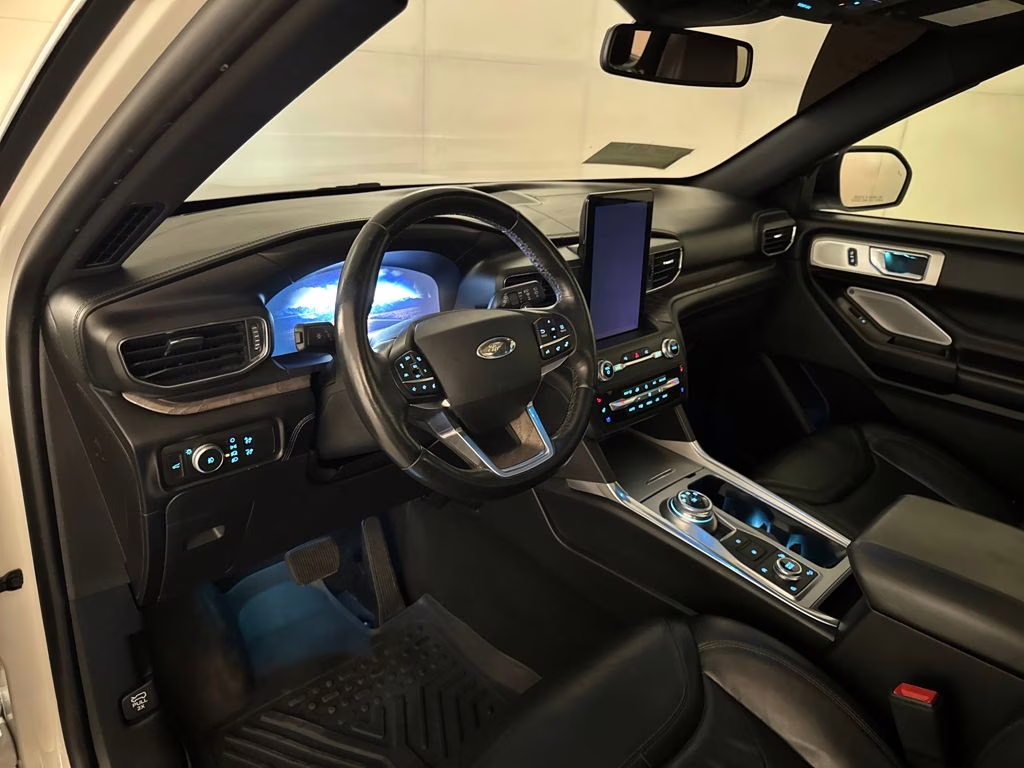 2020 Star White Metallic Tri-Coat Ford Explorer Platinum 4X4 SUV