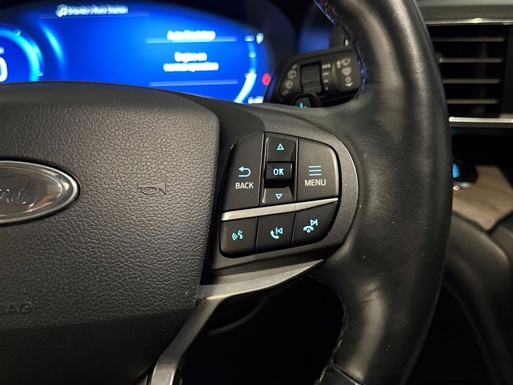 2020 Star White Metallic Tri-Coat Ford Explorer Platinum 4X4 SUV