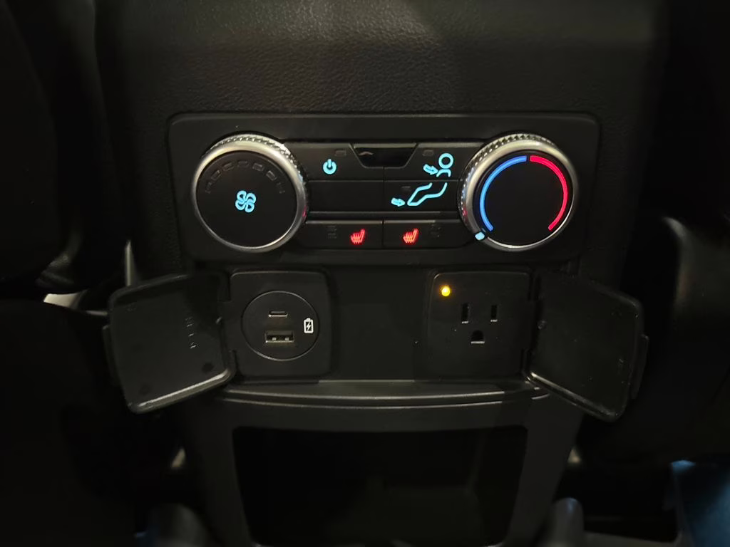 2020 Star White Metallic Tri-Coat Ford Explorer Platinum 4X4 SUV