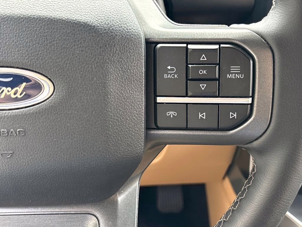 2026 Oxford White Ford Super Duty F-250 SRW Lariat 4X4 Truck