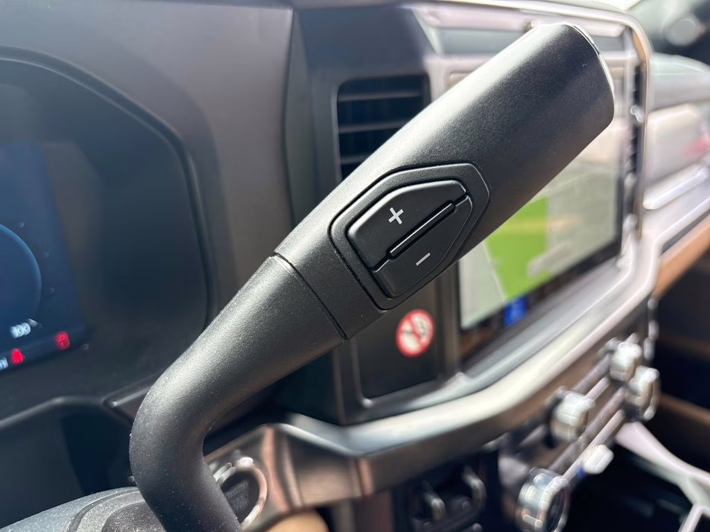 2026 Oxford White Ford Super Duty F-250 SRW Lariat 4X4 Truck