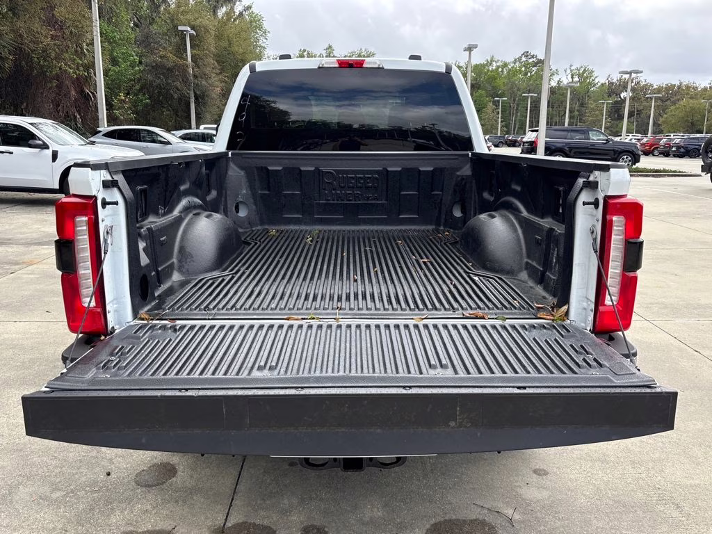 2026 Oxford White Ford Super Duty F-250 SRW Lariat 4X4 Truck