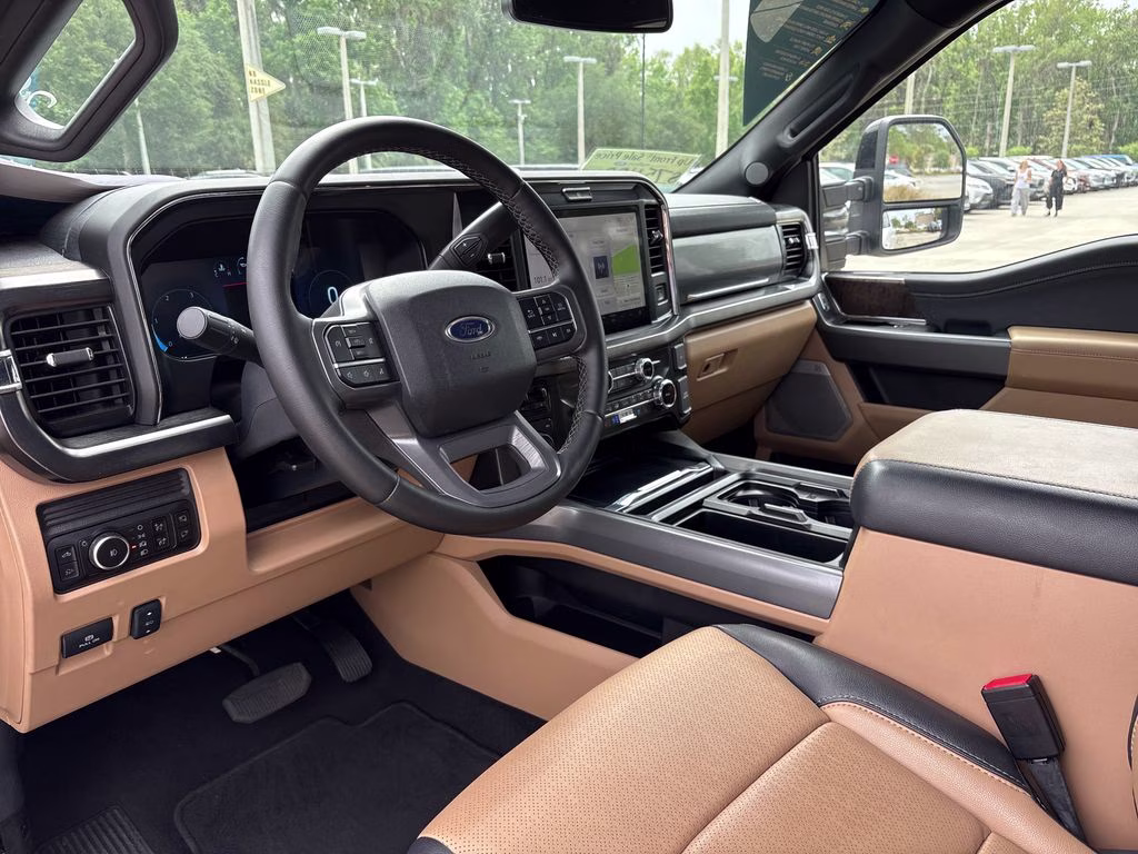 2026 Oxford White Ford Super Duty F-250 SRW Lariat 4X4 Truck