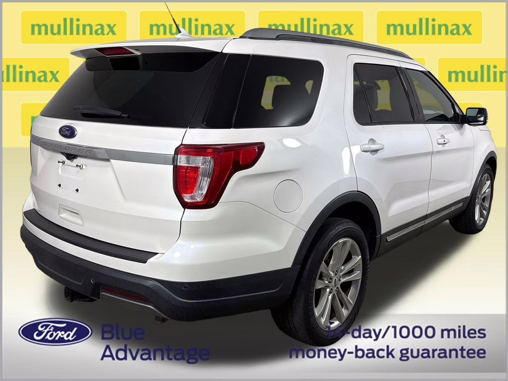 2019 White Platinum Clearcoat Metallic Ford Explorer XLT 4X4 SUV