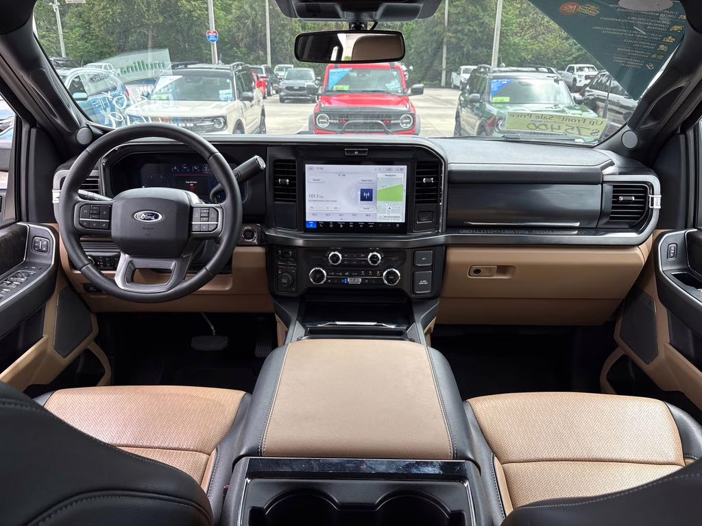 2026 Oxford White Ford Super Duty F-250 SRW Lariat 4X4 Truck