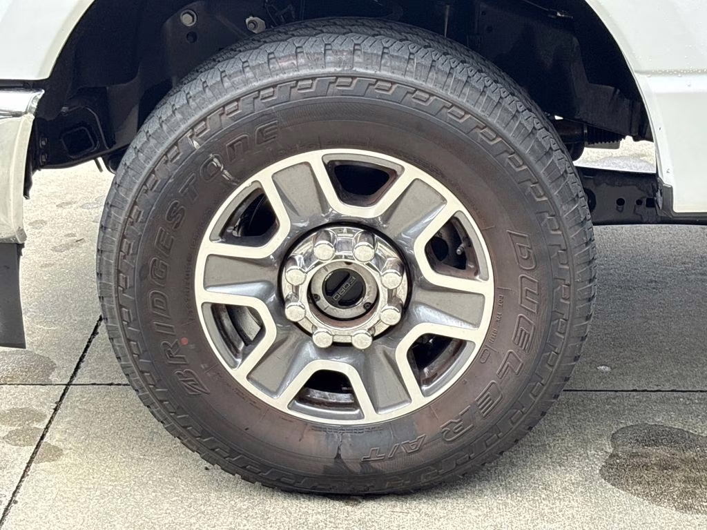 2026 Oxford White Ford Super Duty F-250 SRW Lariat 4X4 Truck