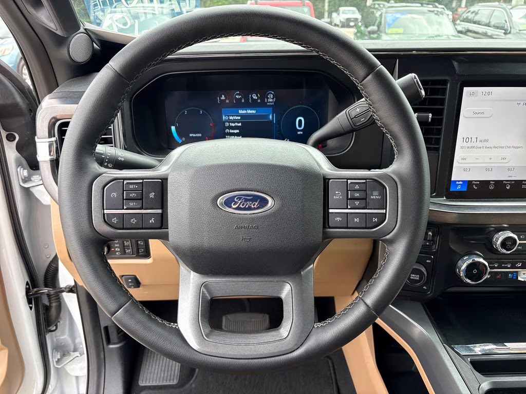 2026 Oxford White Ford Super Duty F-250 SRW Lariat 4X4 Truck