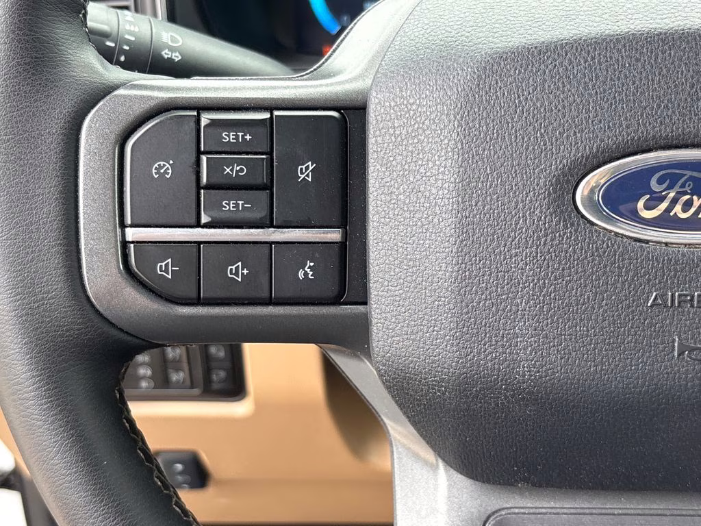 2026 Oxford White Ford Super Duty F-250 SRW Lariat 4X4 Truck