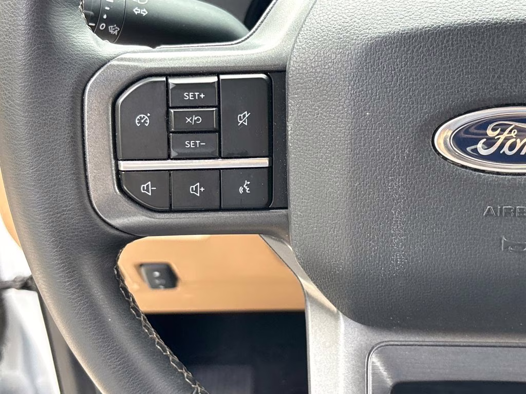 2026 Oxford White Ford Super Duty F-250 SRW Lariat 4X4 Truck