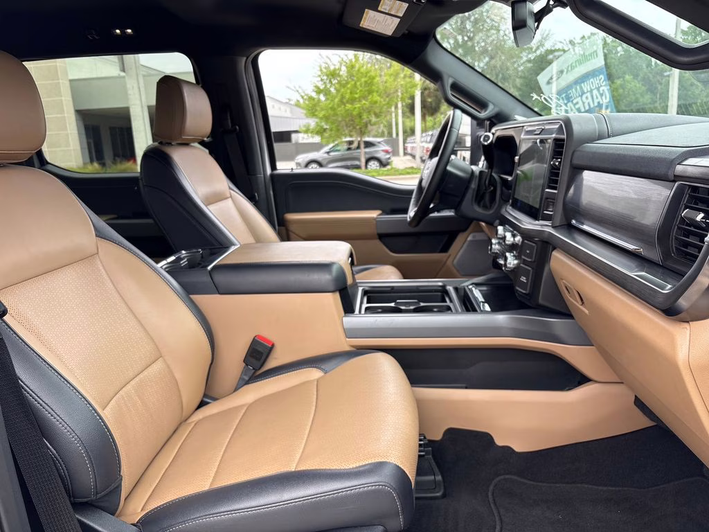 2026 Oxford White Ford Super Duty F-250 SRW Lariat 4X4 Truck