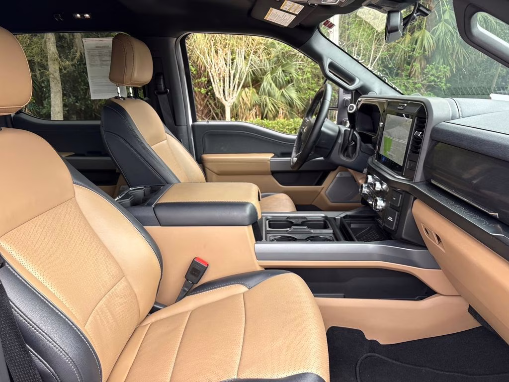 2026 Oxford White Ford Super Duty F-250 SRW Lariat 4X4 Truck