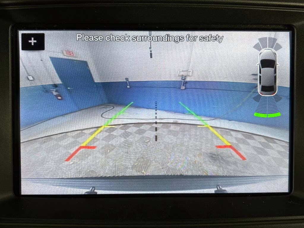 2019 White Platinum Clearcoat Metallic Ford Explorer XLT 4X4 SUV