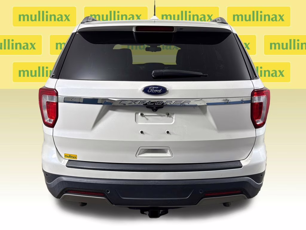 2019 White Platinum Clearcoat Metallic Ford Explorer XLT 4X4 SUV