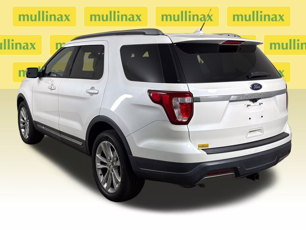2019 White Platinum Clearcoat Metallic Ford Explorer XLT 4X4 SUV