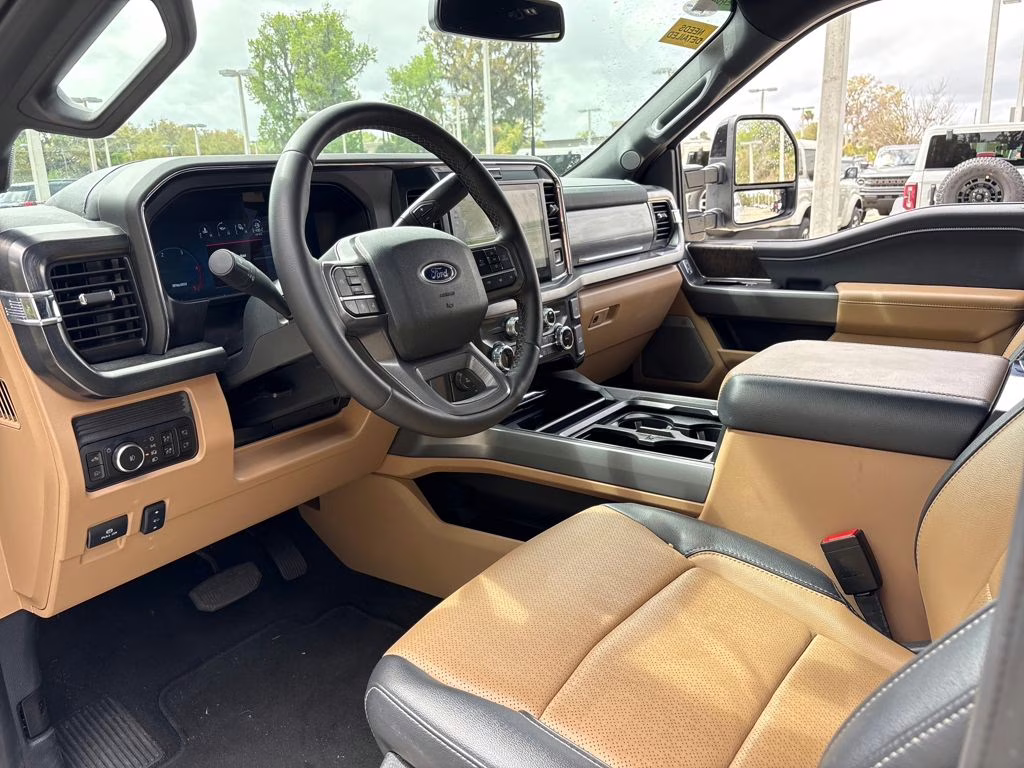 2026 Oxford White Ford Super Duty F-250 SRW Lariat 4X4 Truck