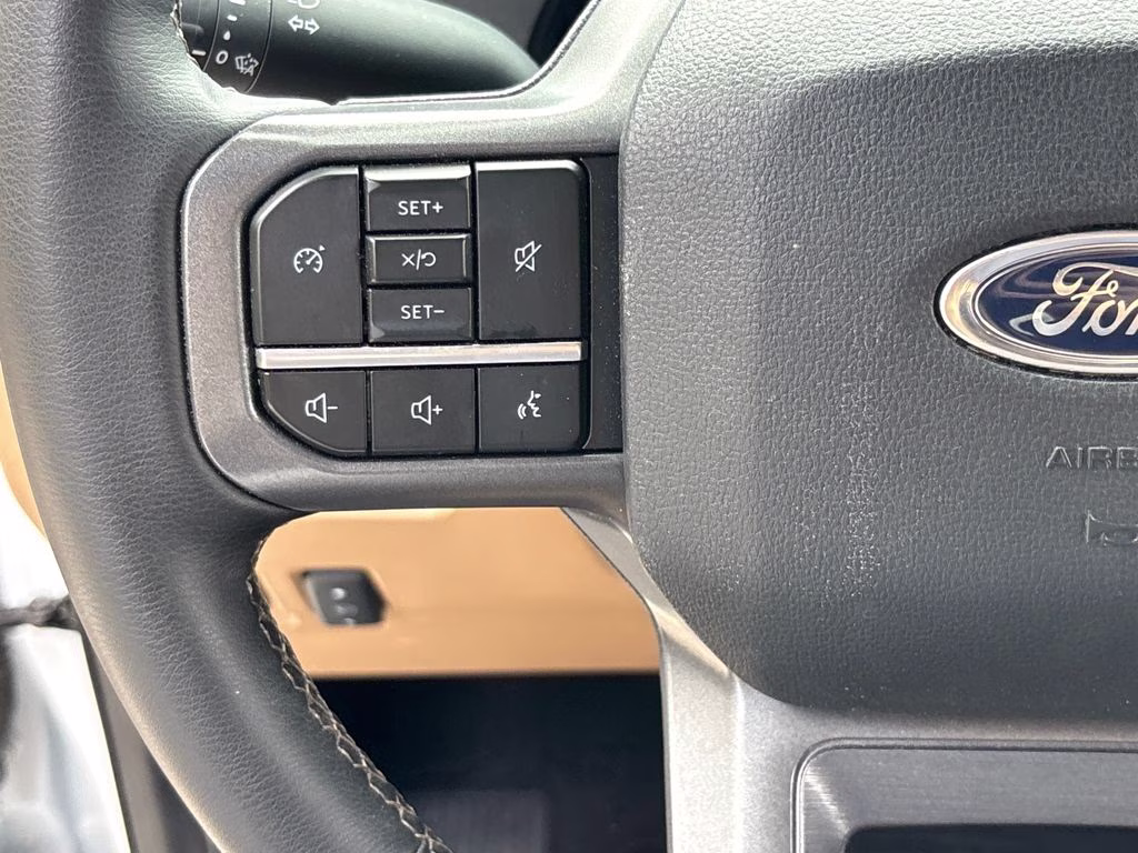 2026 Oxford White Ford Super Duty F-250 SRW Lariat 4X4 Truck
