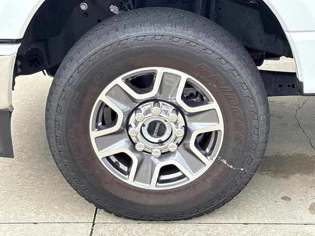 2026 Oxford White Ford Super Duty F-250 SRW Lariat 4X4 Truck