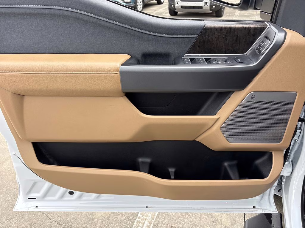 2026 Oxford White Ford Super Duty F-250 SRW Lariat 4X4 Truck