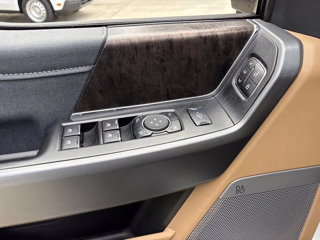 2026 Oxford White Ford Super Duty F-250 SRW Lariat 4X4 Truck