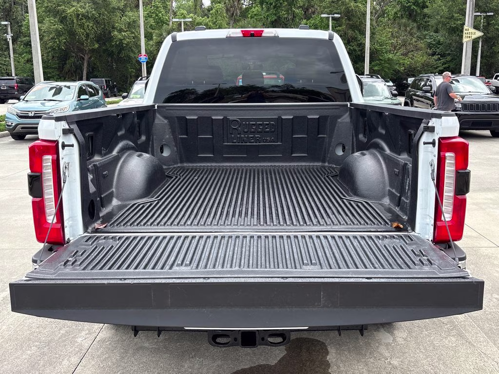2026 Oxford White Ford Super Duty F-250 SRW Lariat 4X4 Truck