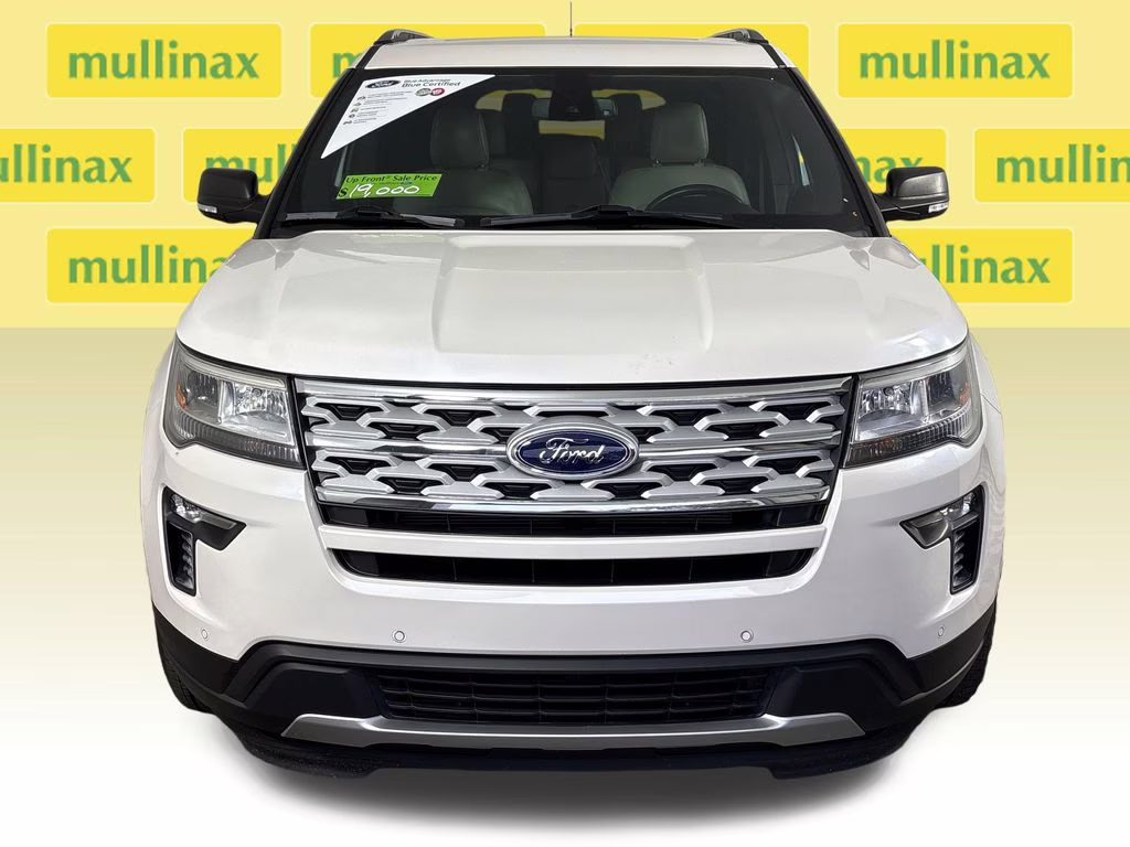 2019 White Platinum Clearcoat Metallic Ford Explorer XLT 4X4 SUV