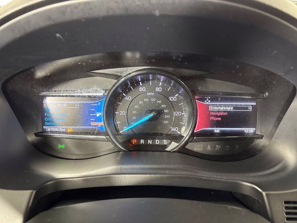 2019 White Platinum Clearcoat Metallic Ford Explorer XLT 4X4 SUV