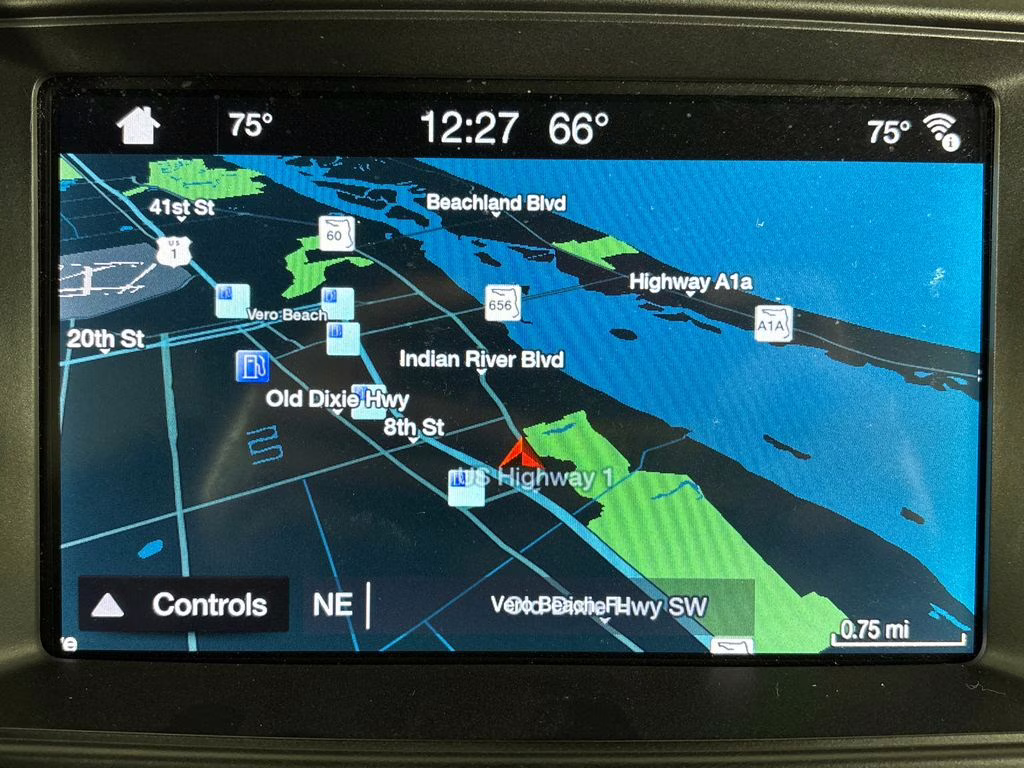 2019 White Platinum Clearcoat Metallic Ford Explorer XLT 4X4 SUV