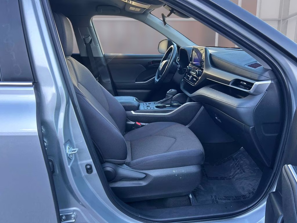2024 Celestial Silver Metallic Toyota Highlander LE AWD SUV