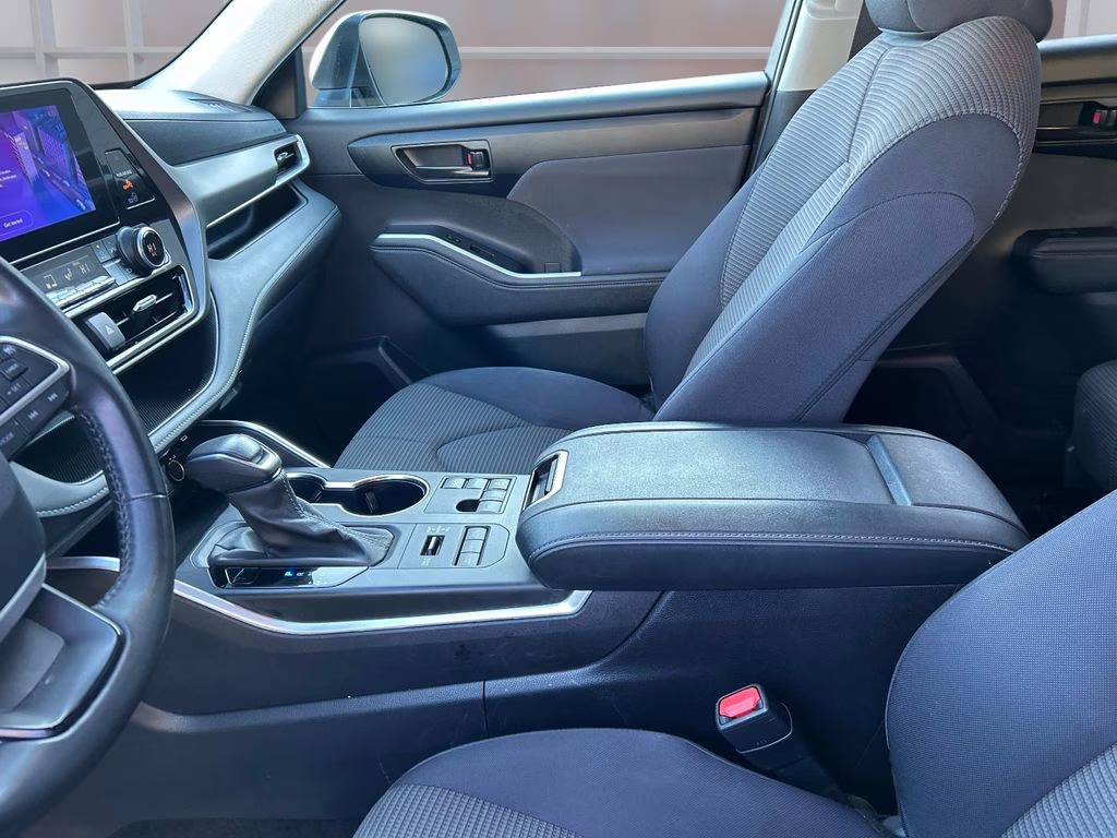 2024 Celestial Silver Metallic Toyota Highlander LE AWD SUV