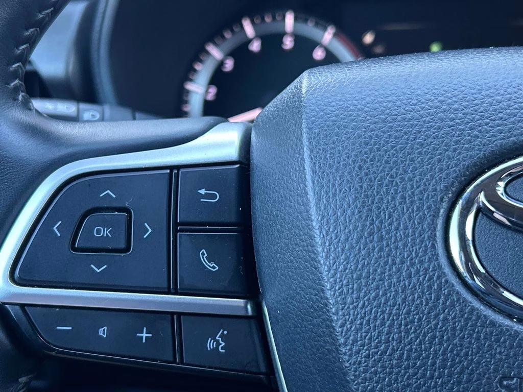 2024 Celestial Silver Metallic Toyota Highlander LE AWD SUV