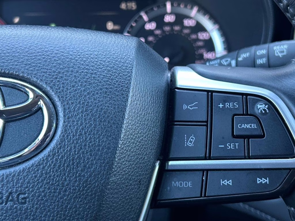 2024 Celestial Silver Metallic Toyota Highlander LE AWD SUV