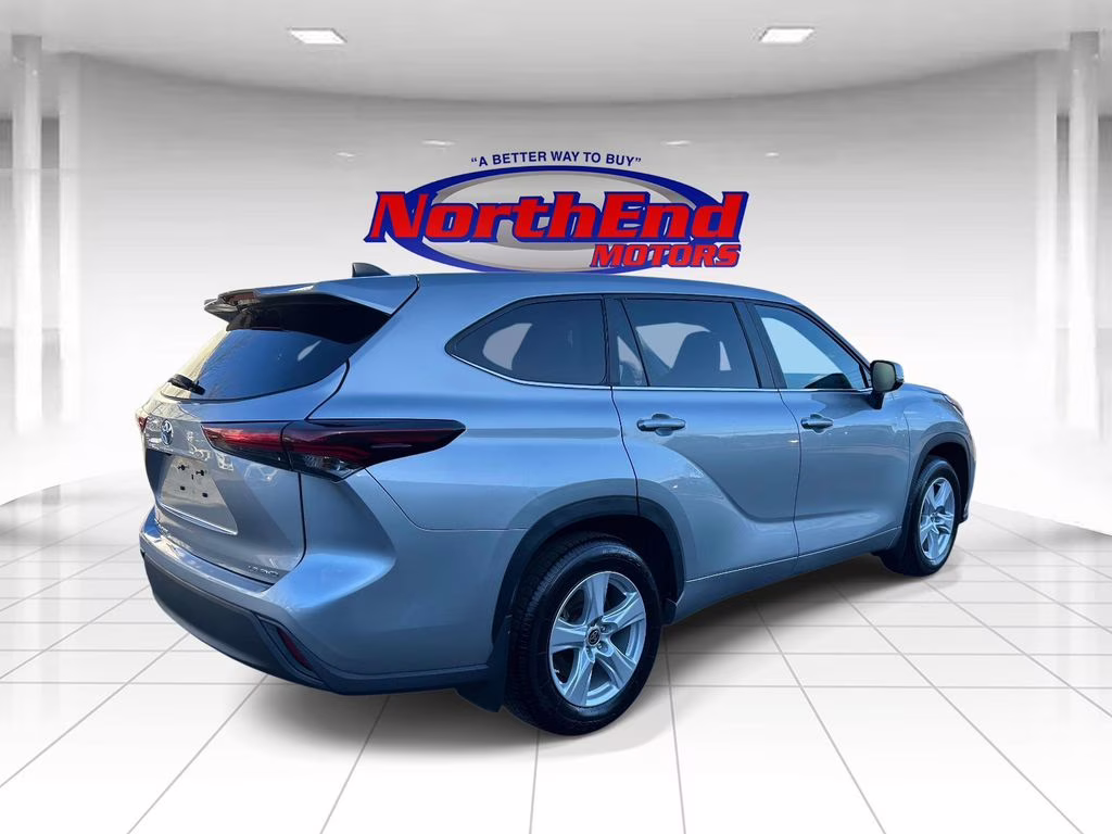 2024 Celestial Silver Metallic Toyota Highlander LE AWD SUV