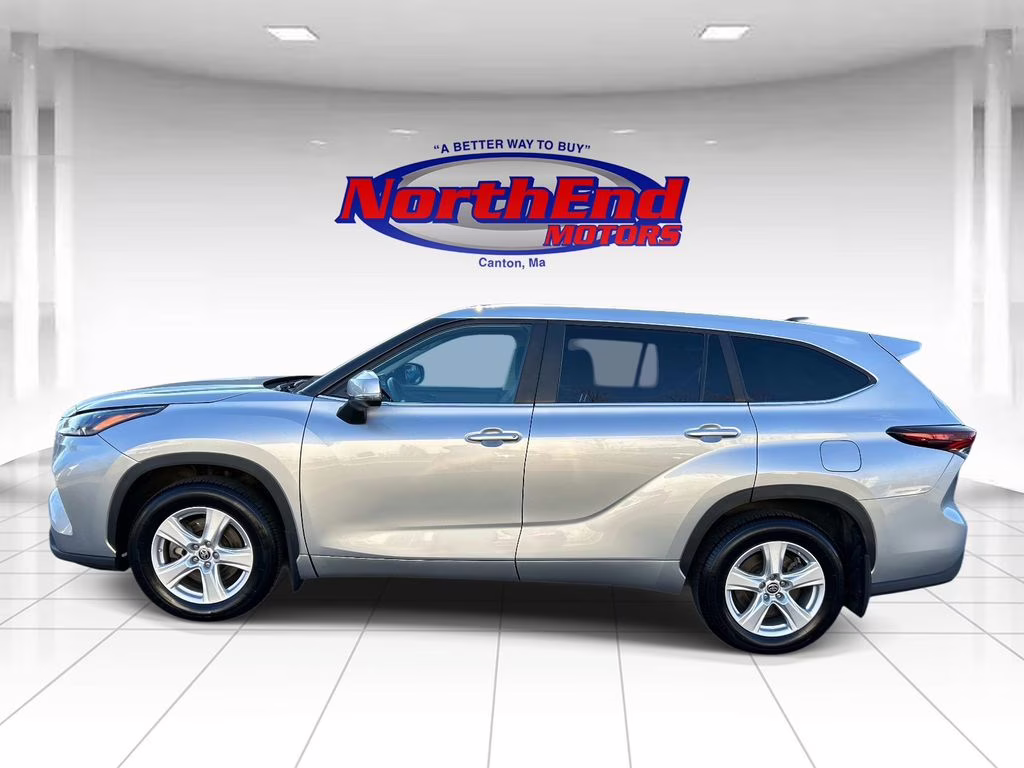 2024 Celestial Silver Metallic Toyota Highlander LE AWD SUV