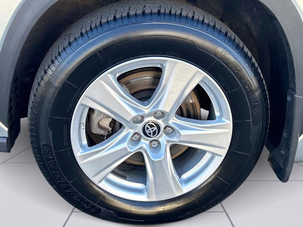 2024 Celestial Silver Metallic Toyota Highlander LE AWD SUV