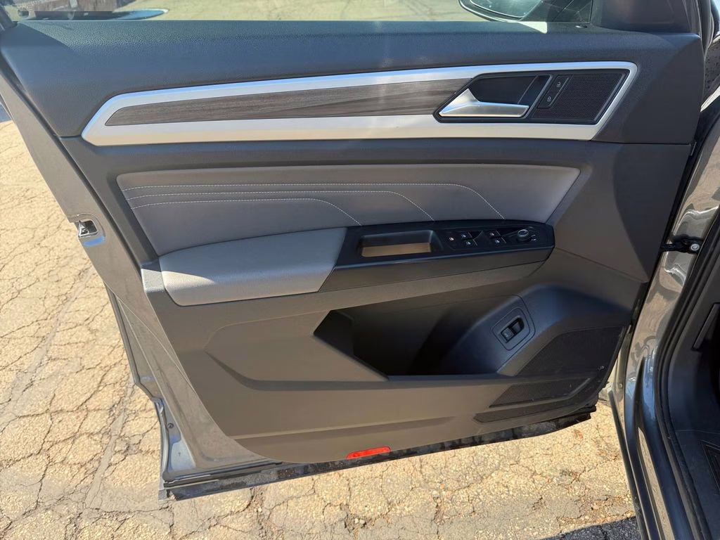 2021 Pyrite Silver Metallic Volkswagen Atlas SEL AWD SUV