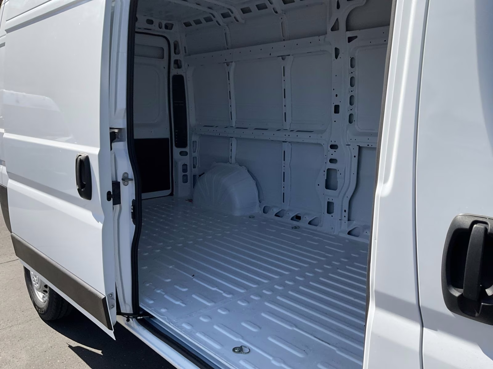 2026 Bright White Clearcoat Ram ProMaster 2500 High Roof FWD Van