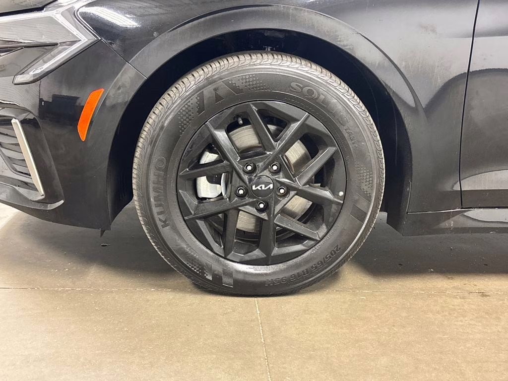 2025 Aurora Black Pearl Kia K5 LXS FWD Sedan