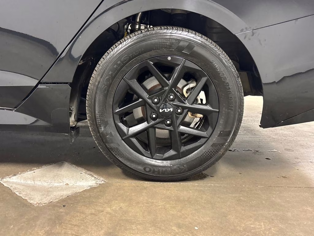 2025 Aurora Black Pearl Kia K5 LXS FWD Sedan