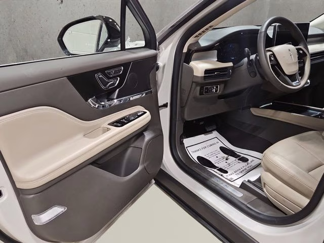 2024 Ceramic Pearl Metallic Tri-Coat Lincoln Corsair Premiere AWD SUV