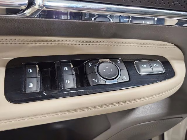 2024 Ceramic Pearl Metallic Tri-Coat Lincoln Corsair Premiere AWD SUV