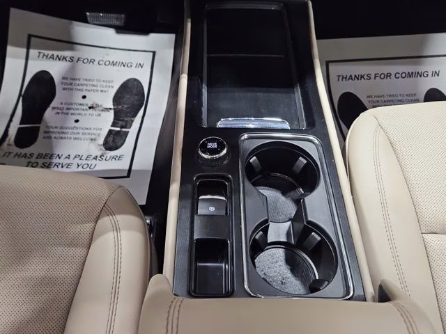 2024 Ceramic Pearl Metallic Tri-Coat Lincoln Corsair Premiere AWD SUV