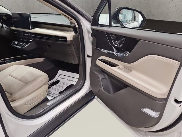 2024 Ceramic Pearl Metallic Tri-Coat Lincoln Corsair Premiere AWD SUV