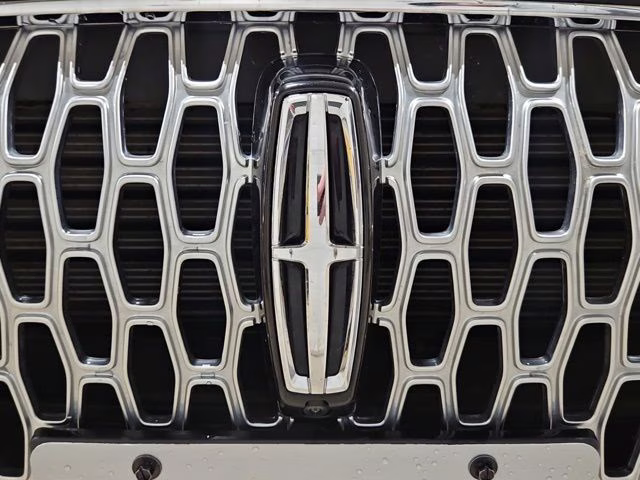 2024 Ceramic Pearl Metallic Tri-Coat Lincoln Corsair Premiere AWD SUV