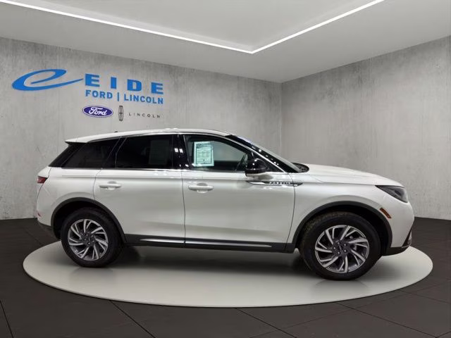 2024 Ceramic Pearl Metallic Tri-Coat Lincoln Corsair Premiere AWD SUV